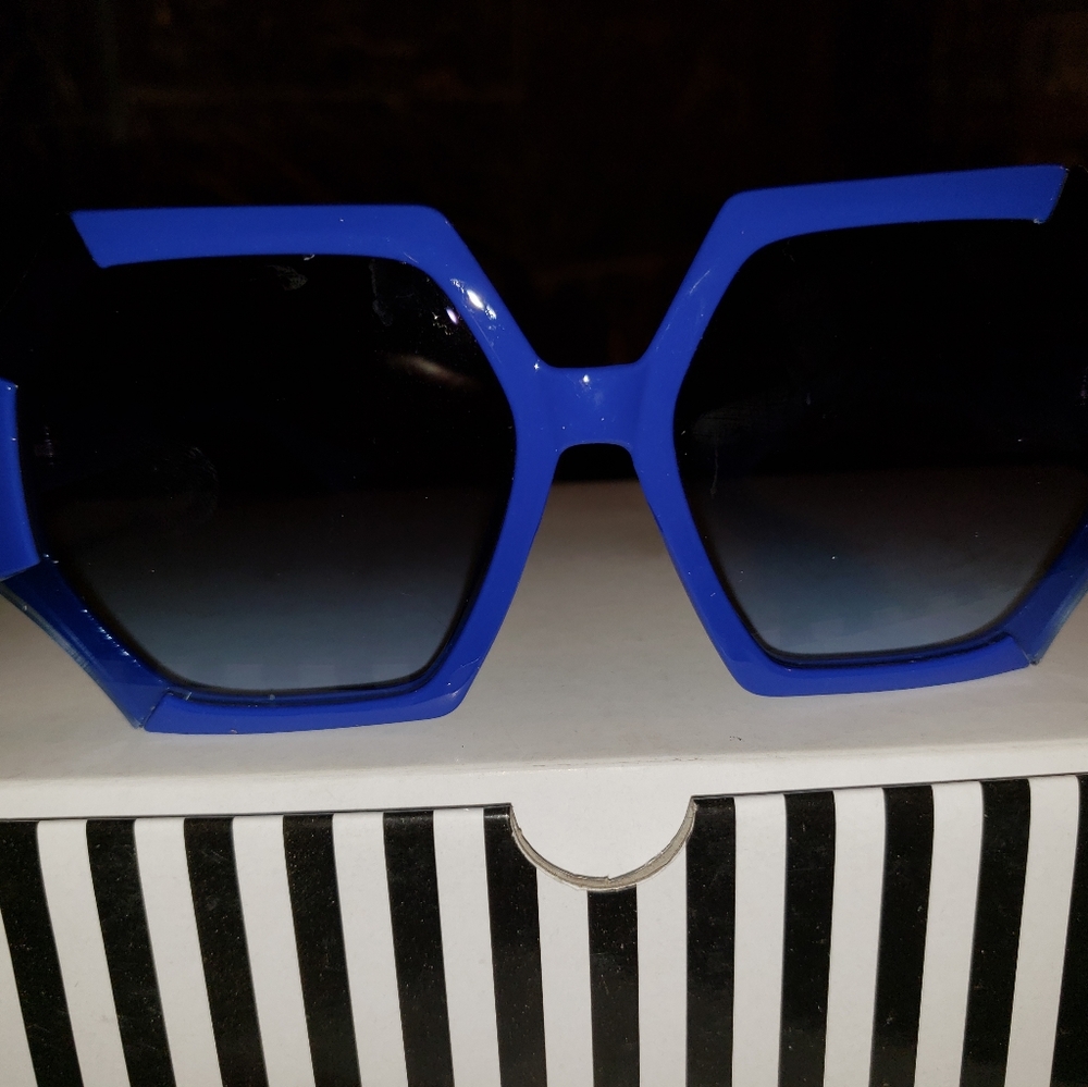 Overized blue sunglasses